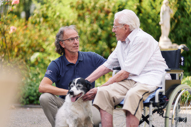 Senior im Rollstuhl
